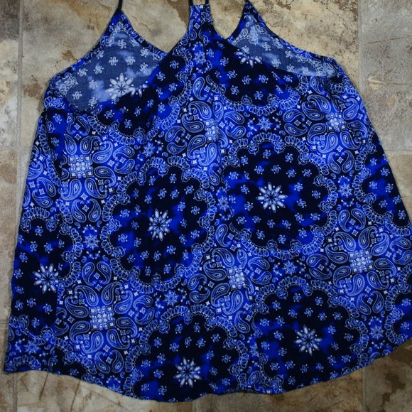 Patterned Tank Top - Picture 3 of 3